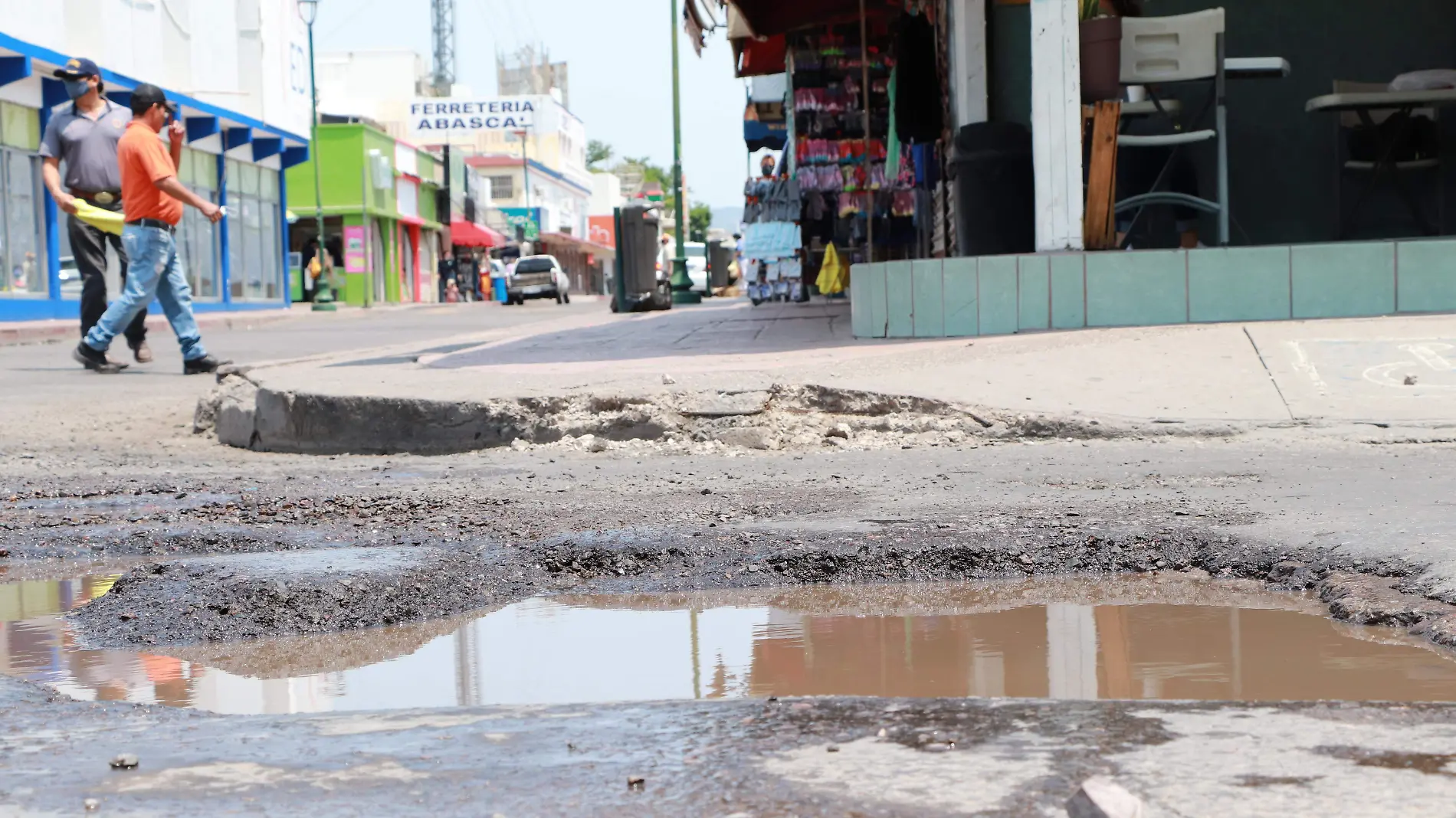 El alcalde busca reparar los baches de hermosillo